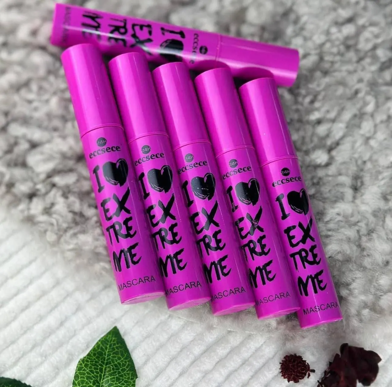 ماسكرا ايسنس crazy volume